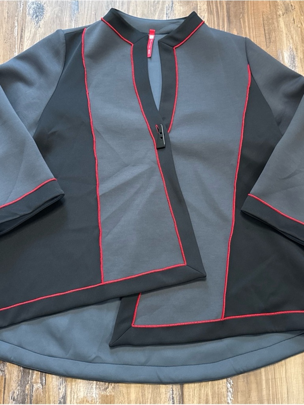 IC Collection Gray Black Red Trim artsy lagen look Jacket